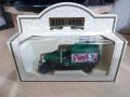 22012 1933 Packard Town Van